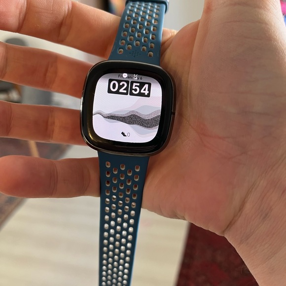 Used FitBit sense - works wonderfully + factory reset - Picture 3 of 4
